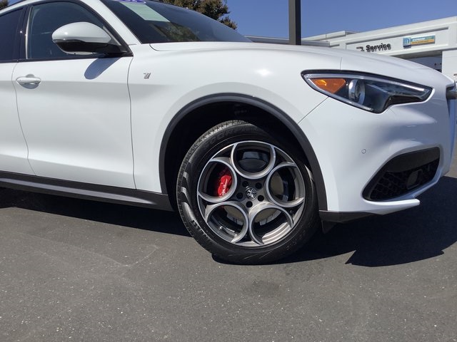 2022 Alfa Romeo Stelvio Ti Sport photo 3