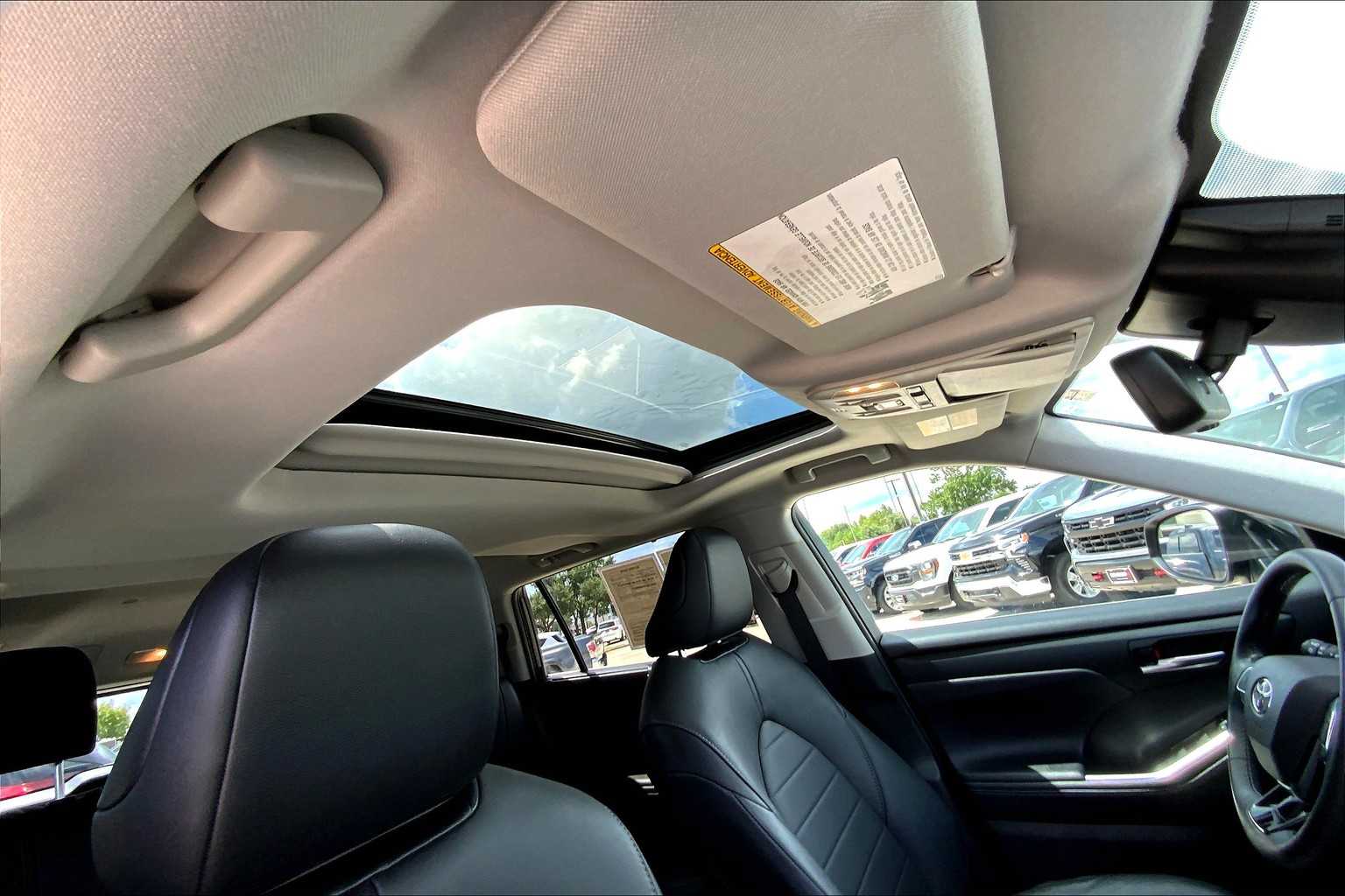 2020 Toyota Highlander Hybrid XLE photo 13