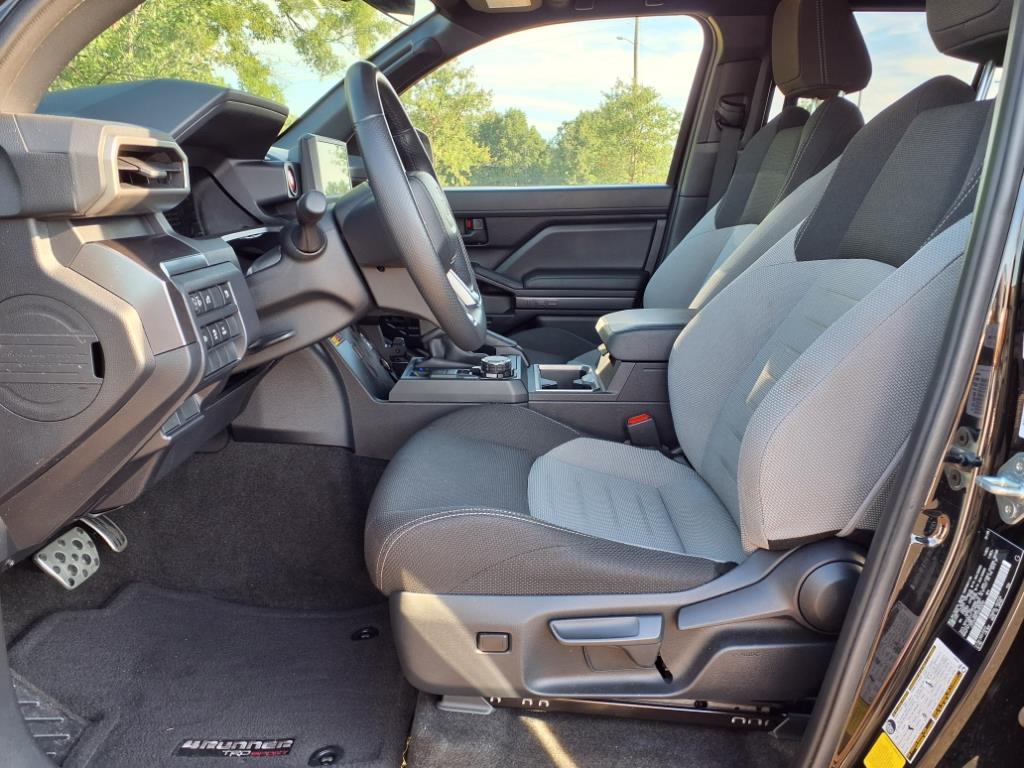 2025 Toyota 4Runner photo 3