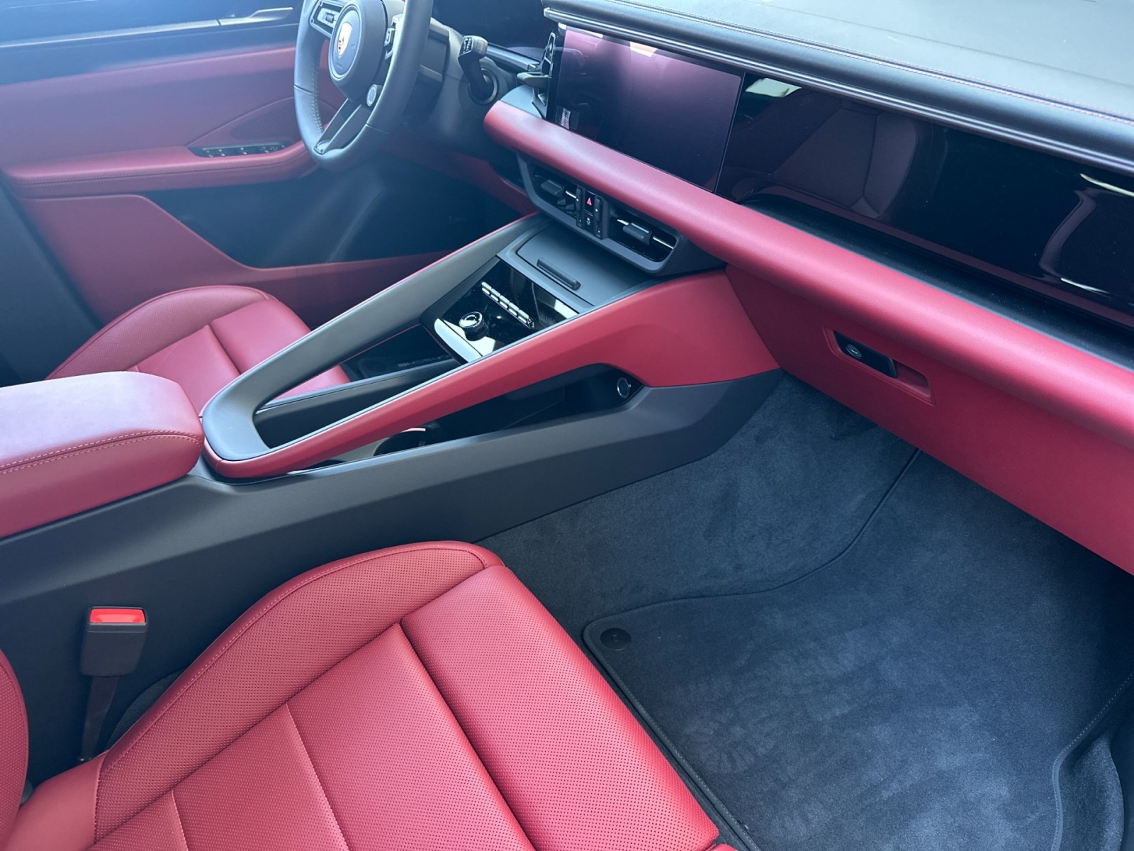 2025 Porsche Macan Electric photo 16