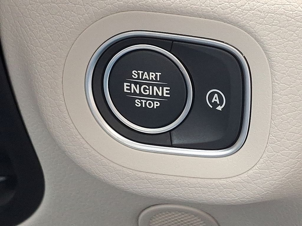 2026 Mercedes Benz GLS 450 4MATIC photo 17
