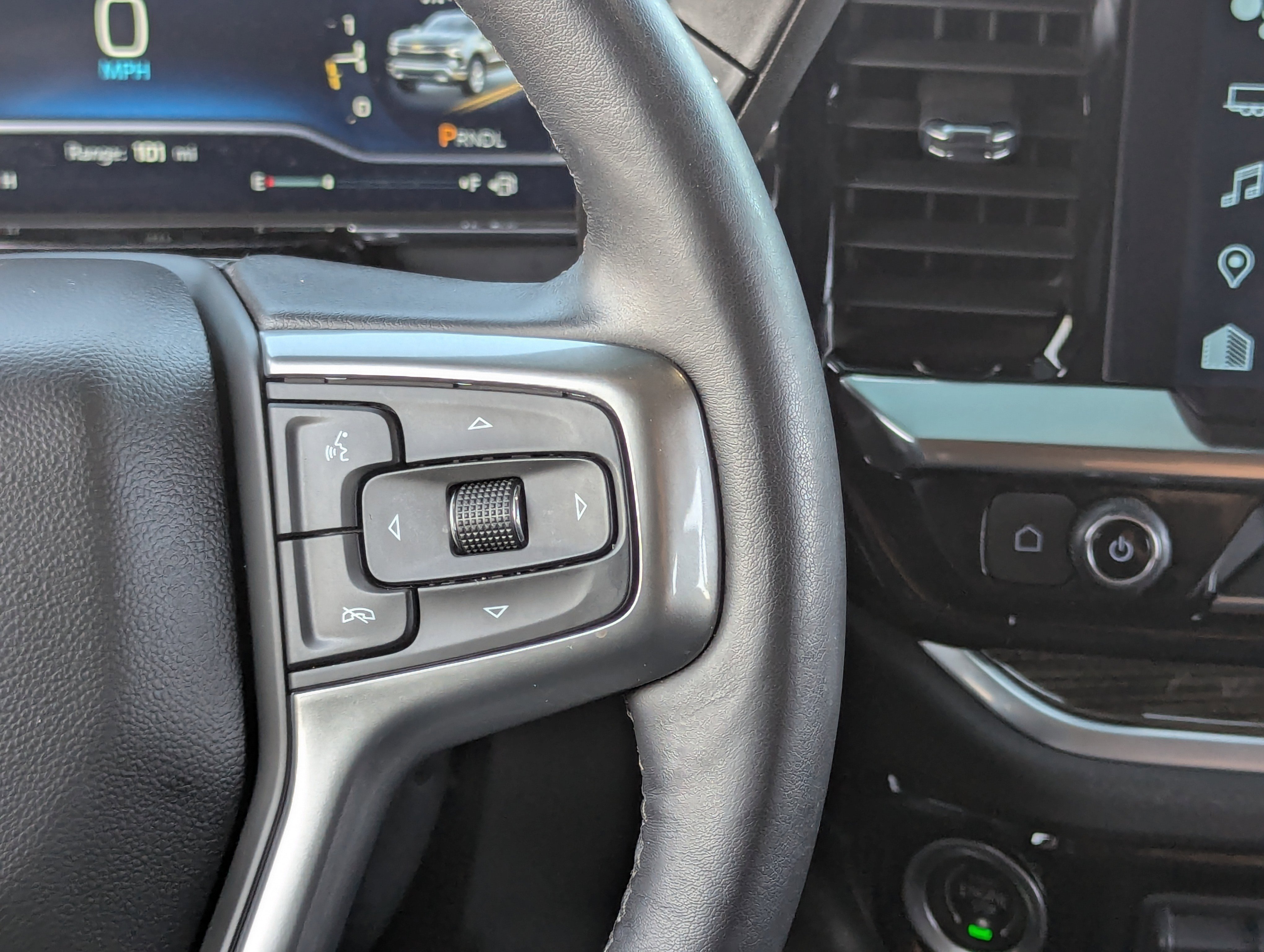 2022 Chevrolet Silverado 1500 LT photo 2