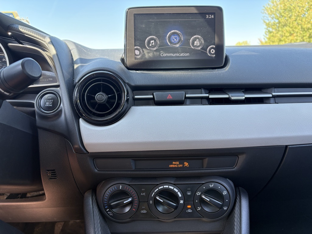 2019 Toyota Yaris L photo 2