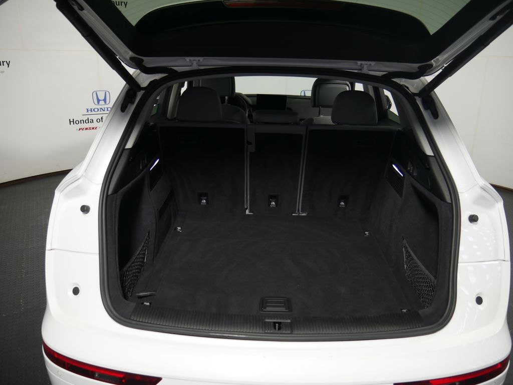 2021 Audi Q5 45 Premium photo 4