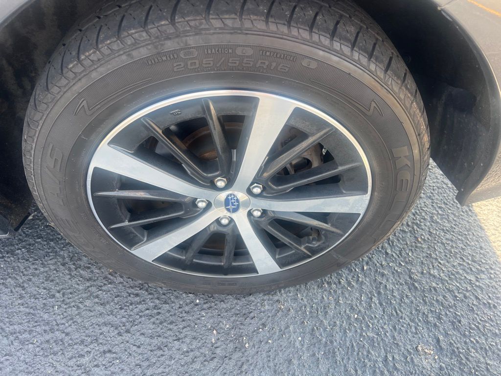 2019 Subaru Impreza 2.0i Premium photo 4
