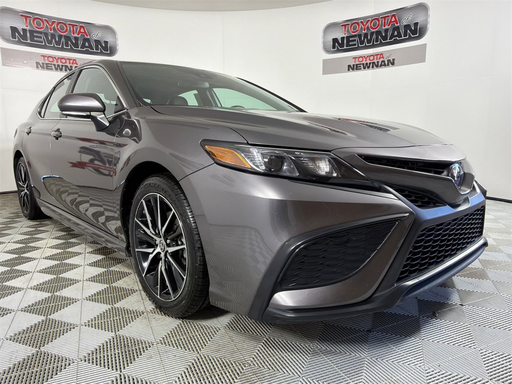 2024 Toyota Camry SE's photo