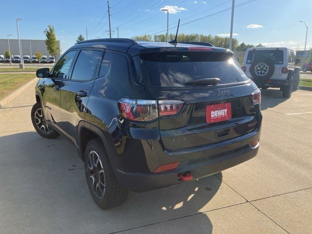 2026 Jeep Compass Trailhawk photo 4