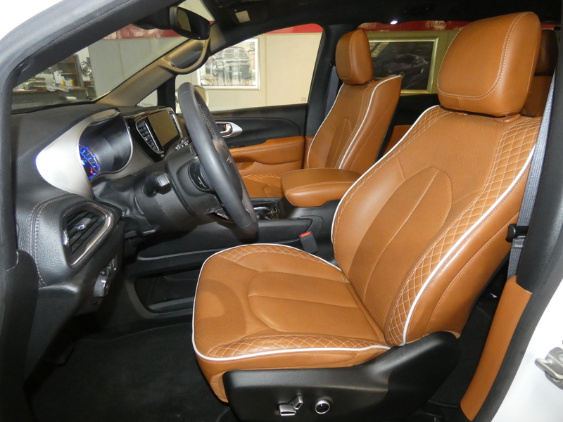 2024 Chrysler Pacifica Pinnacle photo 8