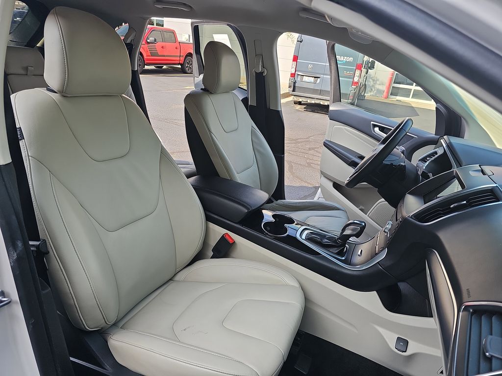 2018 Ford Edge Titanium photo 10