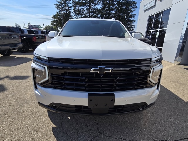 2025 Chevrolet Suburban RST photo 3
