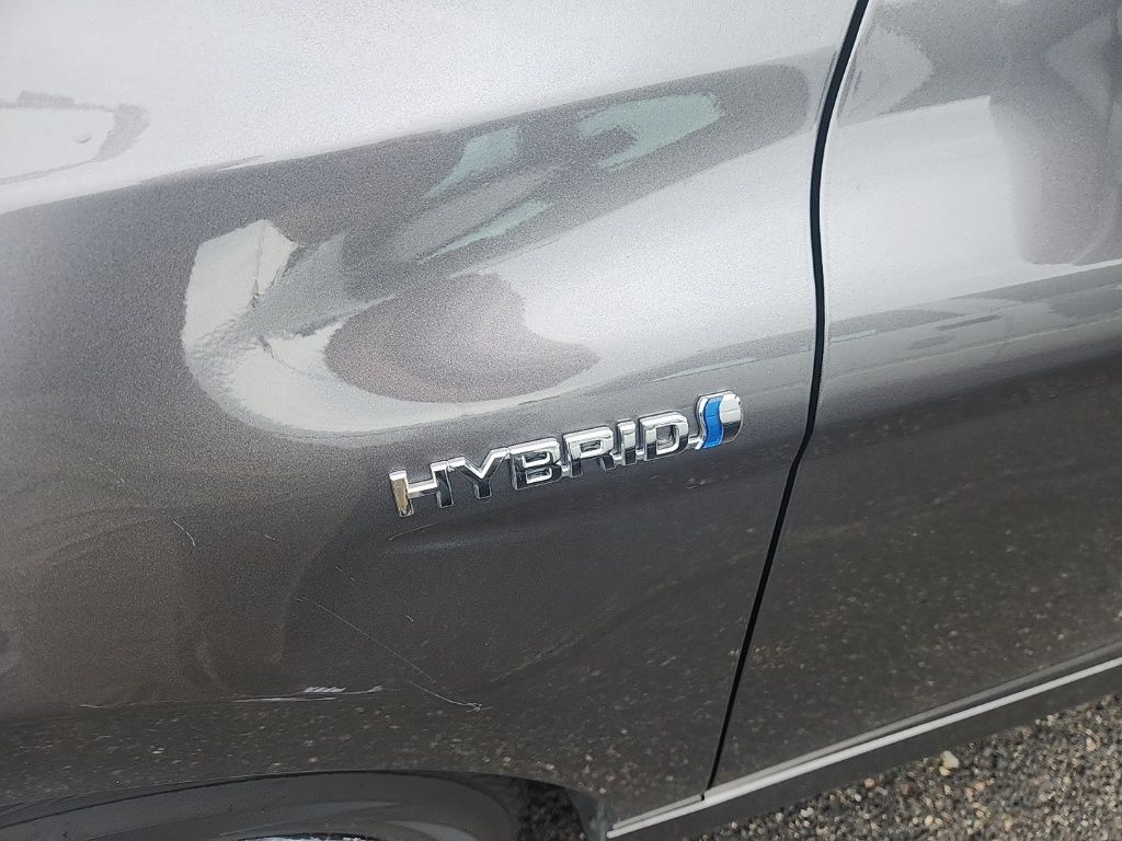 2020 Toyota Camry Hybrid LE photo 6