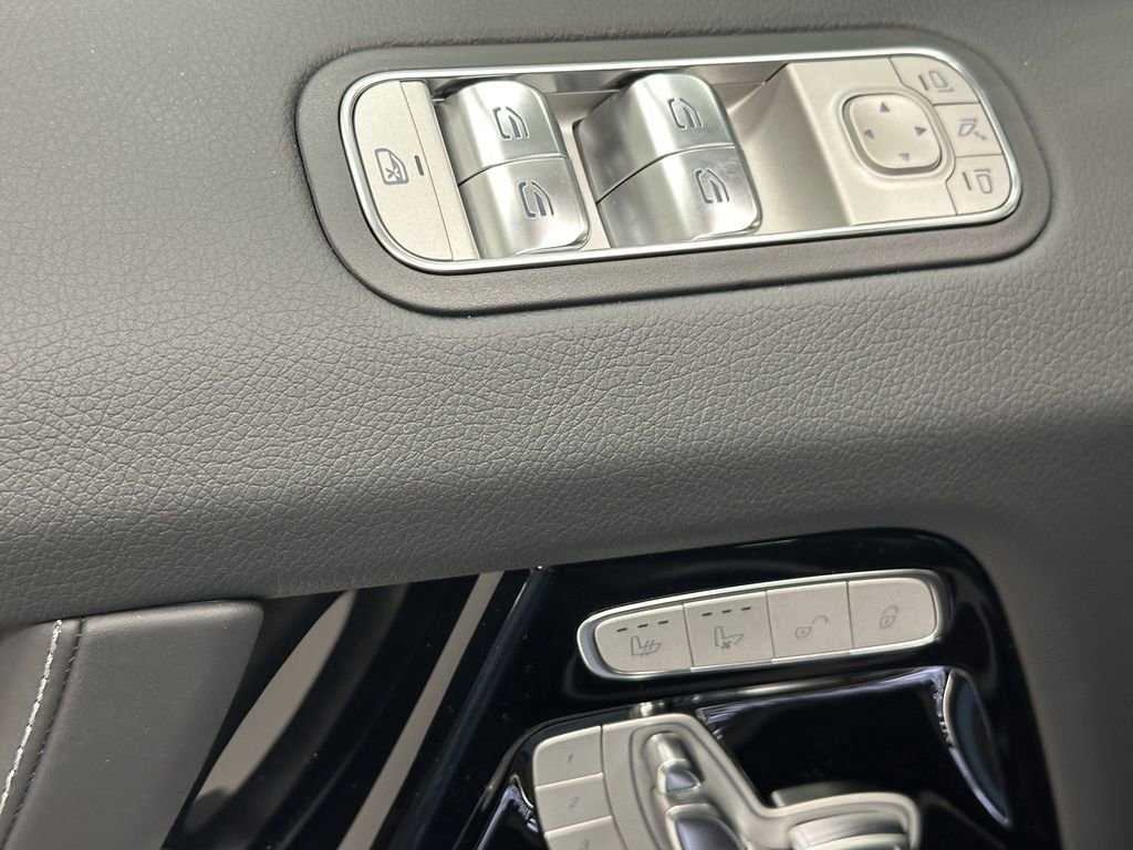 2025 Mercedes Benz G photo 10