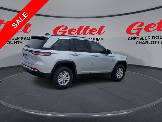 2025 Jeep Grand Cherokee Laredo photo 8