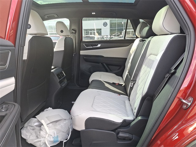 2024 Volkswagen Atlas Cross Sport SEL Premium R-Line photo 3