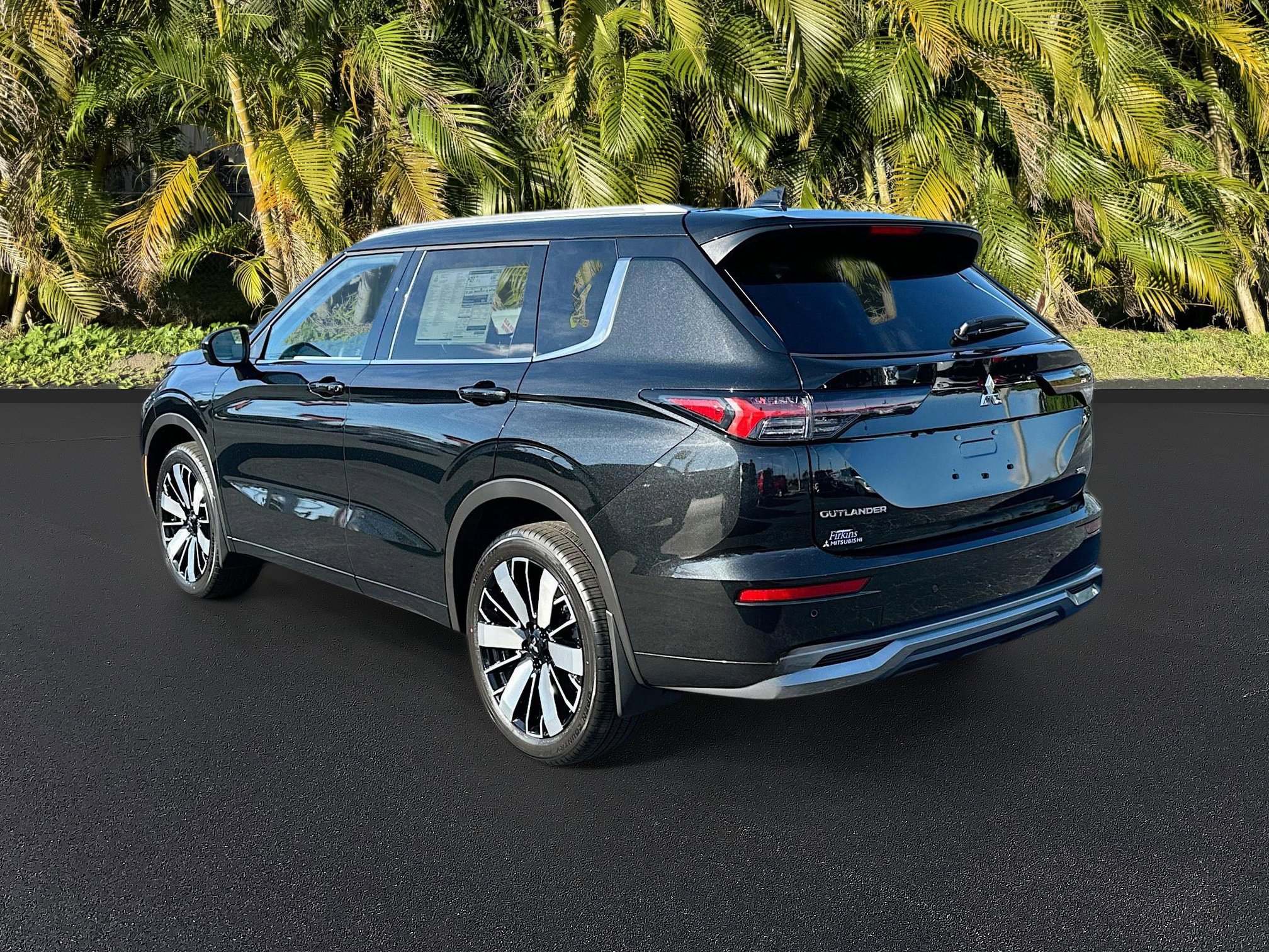 2025 Mitsubishi Outlander SEL photo 2