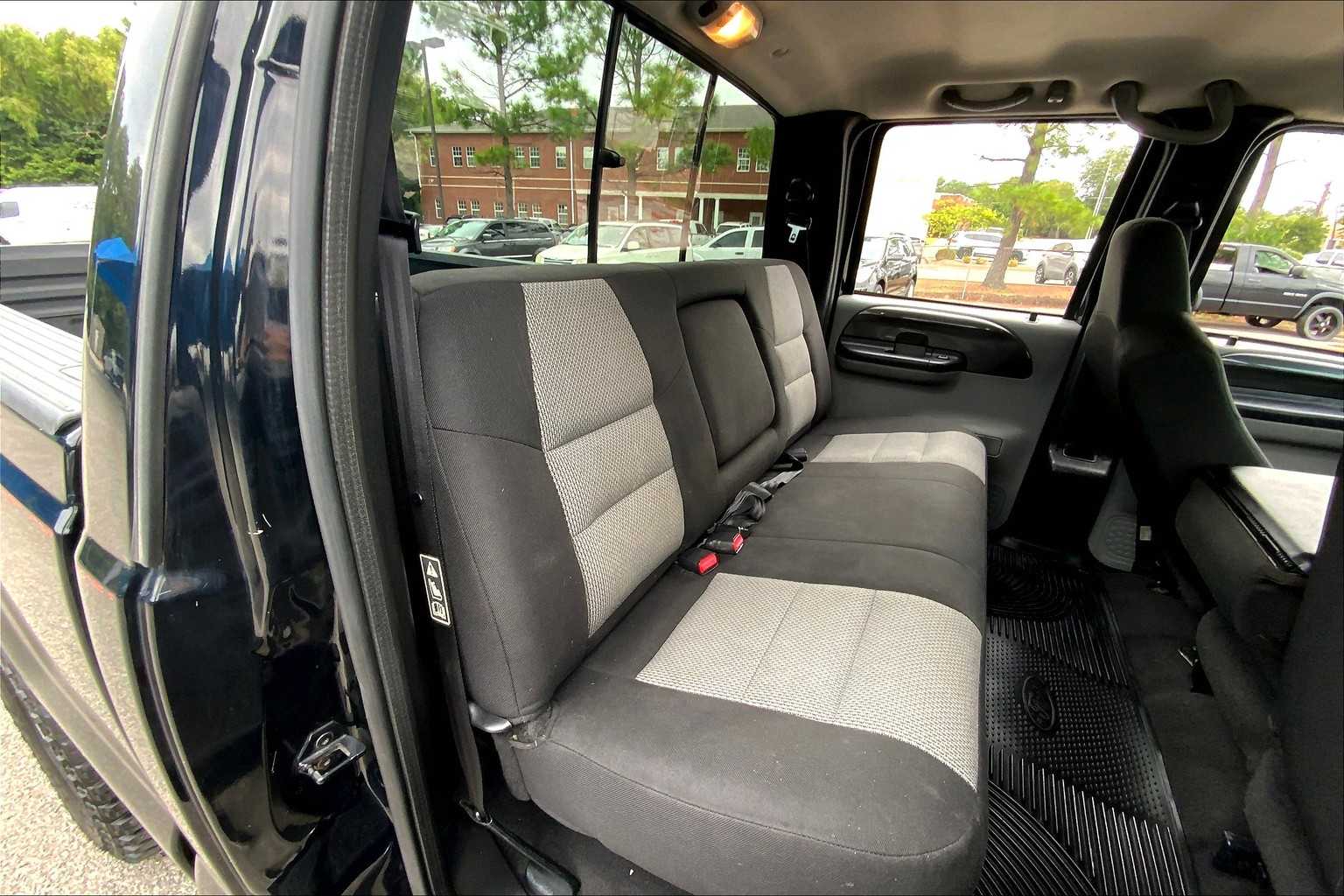 2003 Ford F-250 XLT photo 17
