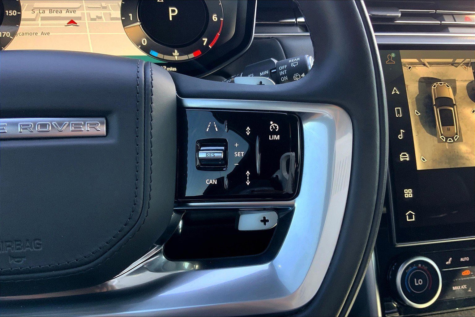 2023 Land Rover Range Rover SE photo 13