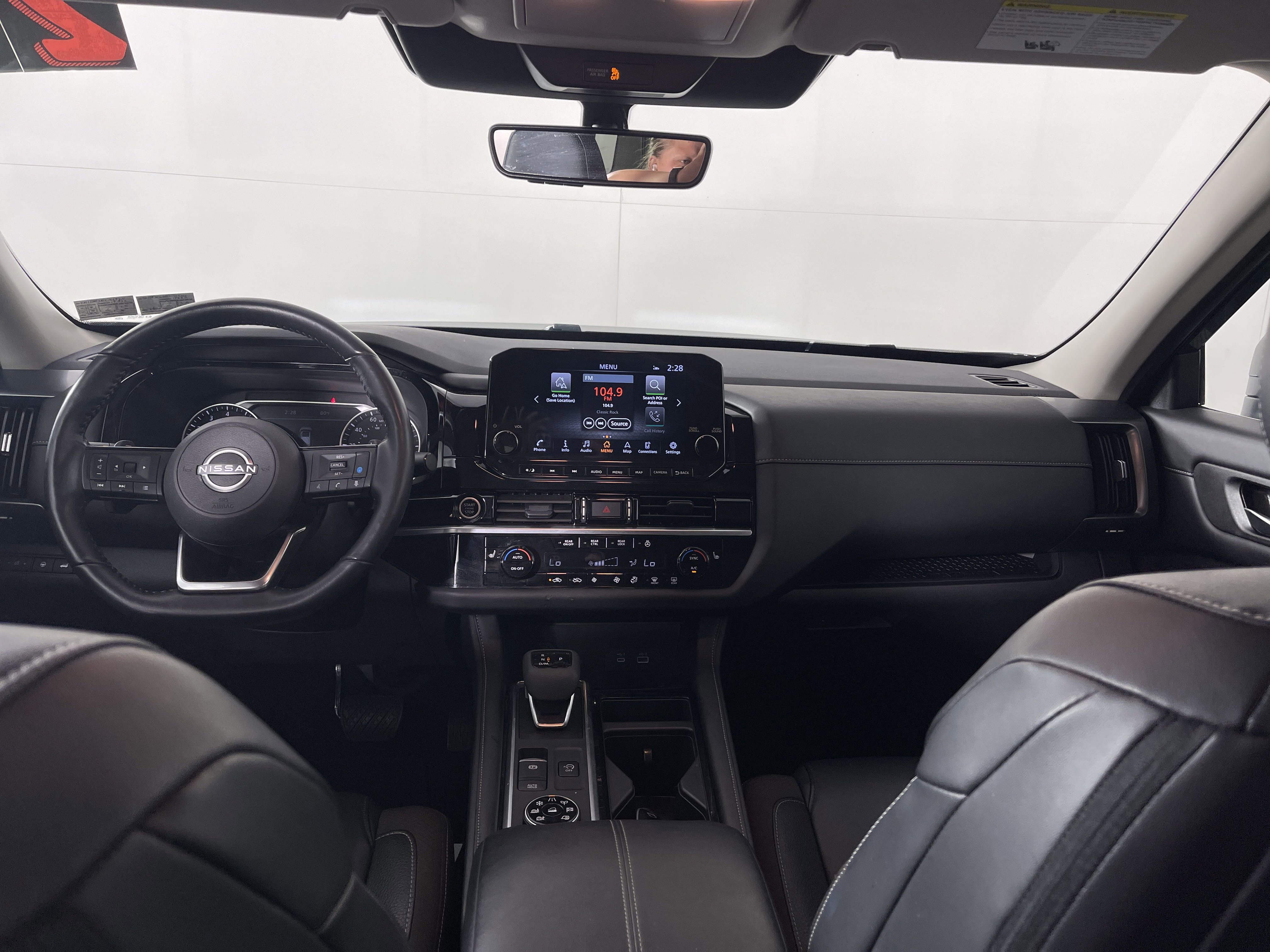 2024 Nissan Pathfinder SL photo 5