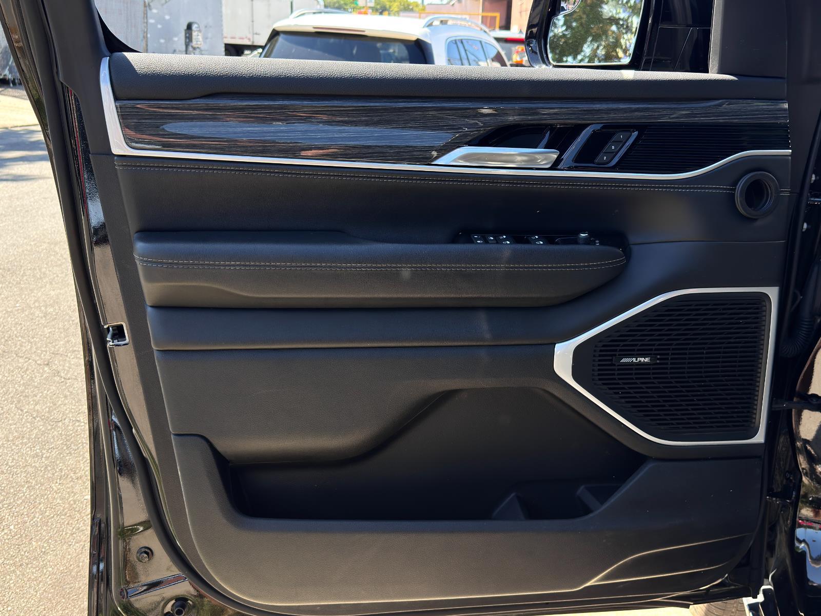 2022 Jeep Wagoneer Series II photo 13