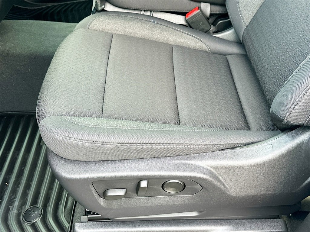 2025 Chevrolet Silverado 1500 Custom photo 12