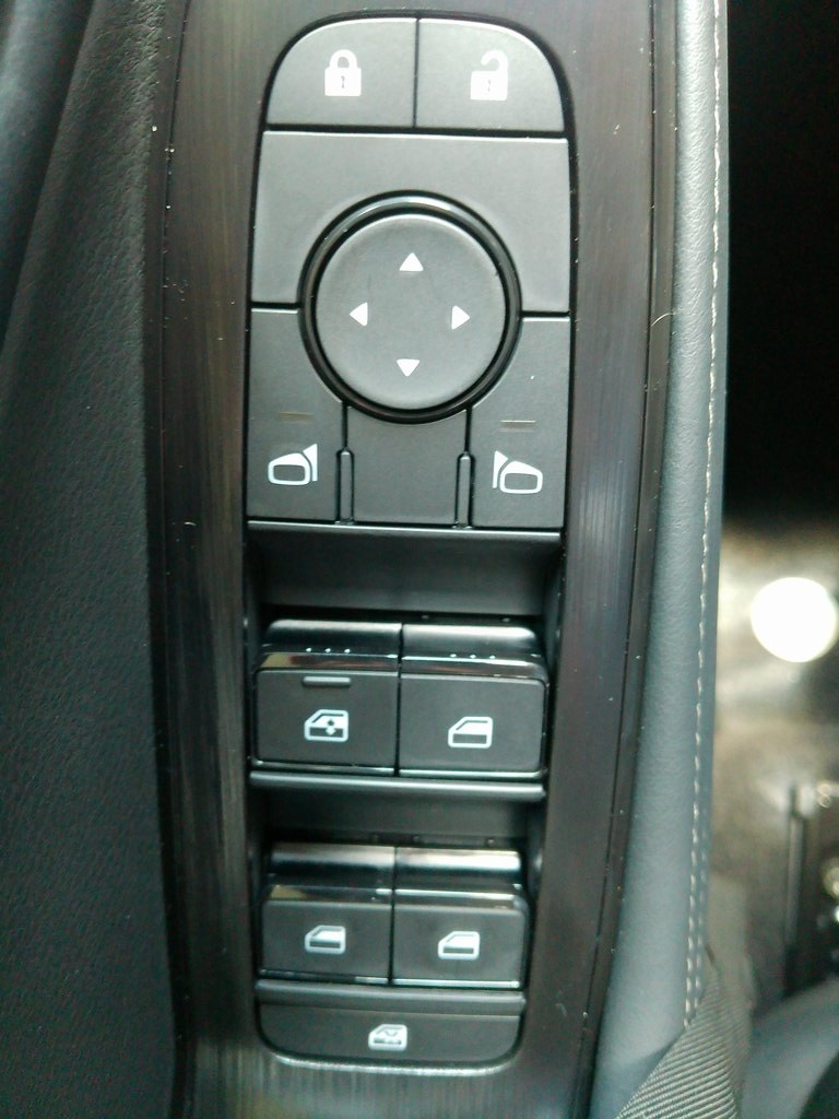 2025 Nissan Rogue SV photo 36
