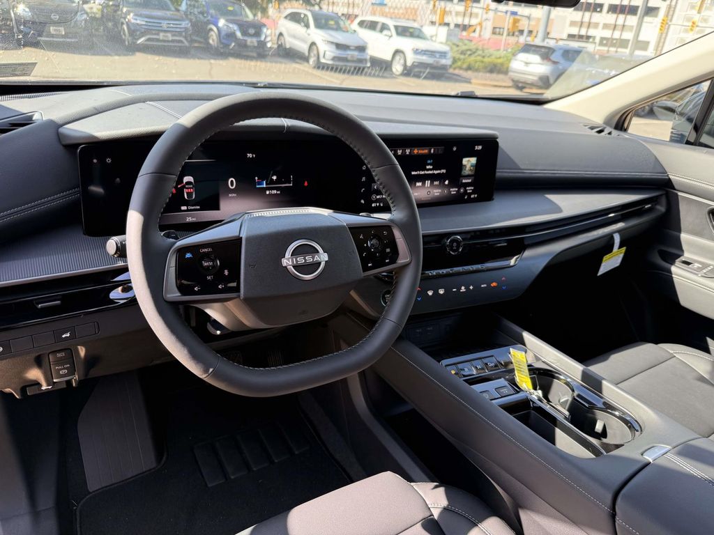 2025 Nissan Murano SV photo 2