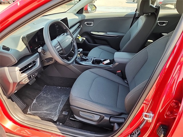 2025 Kia K4 LXS photo 8