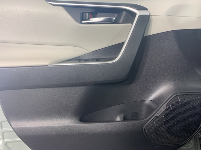 2021 Toyota RAV4 Hybrid XLE photo 20