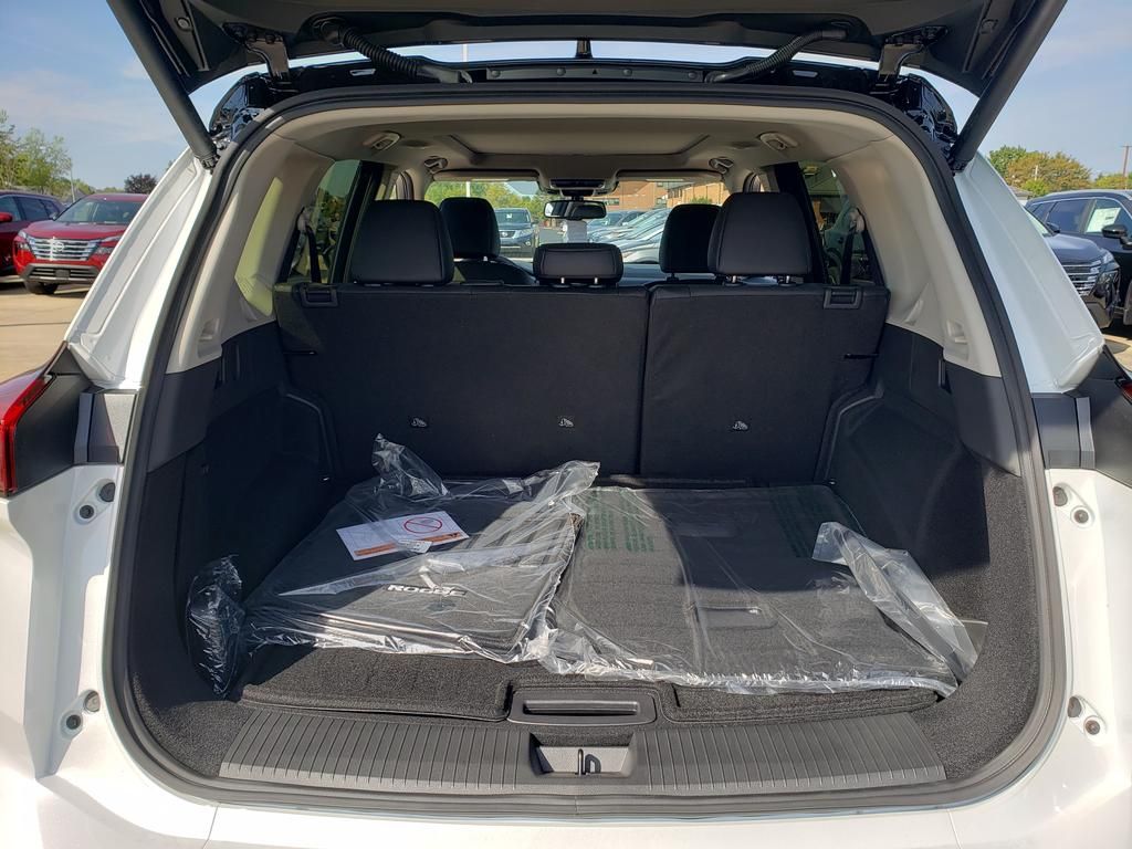 2026 Nissan Rogue Platinum photo 6