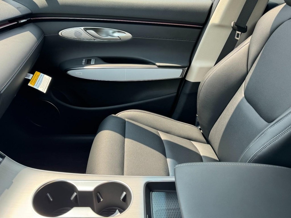 2026 Genesis GV70 2.5T Select photo 9