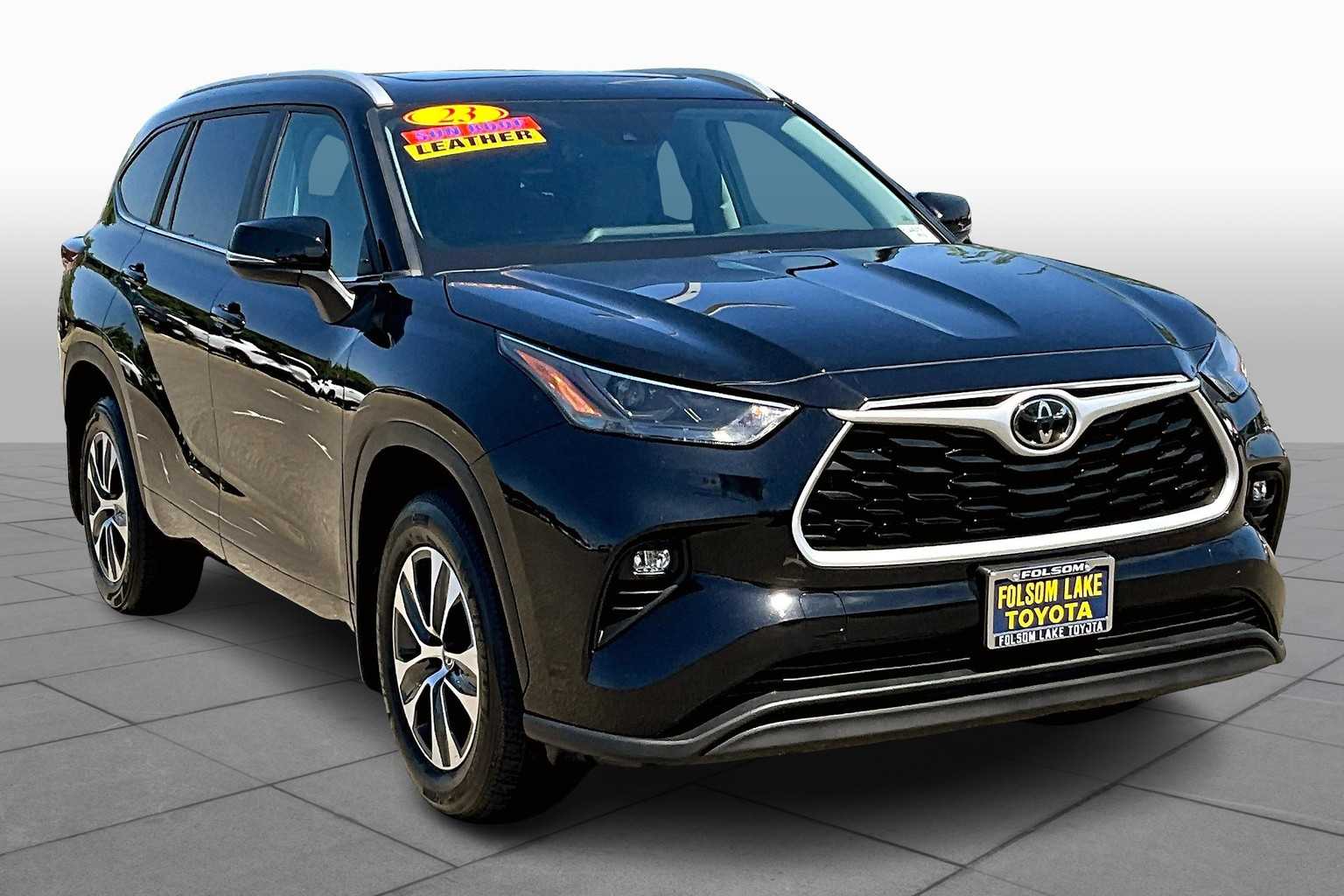 2023 Toyota Highlander XLE photo 2
