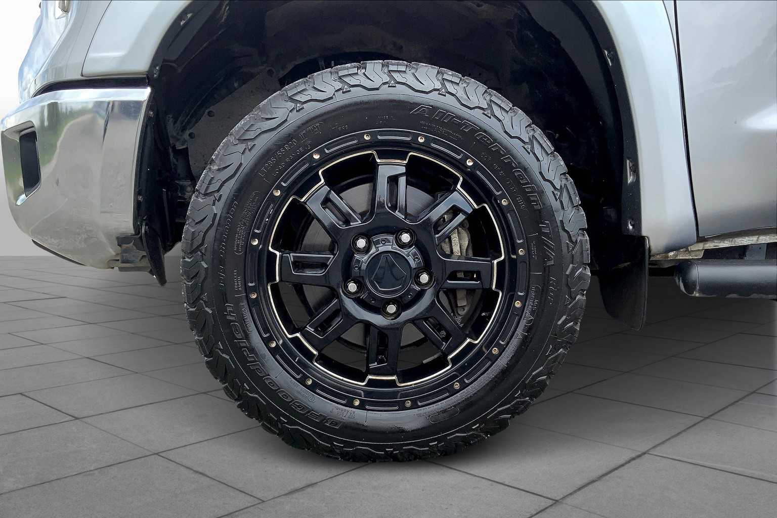 2017 Toyota Tundra SR5 photo 10
