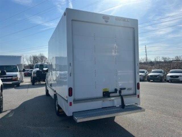 2024 Chevrolet Express Cutaway 3500 photo 4