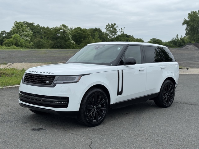 2025 Land Rover Range Rover SE's photo