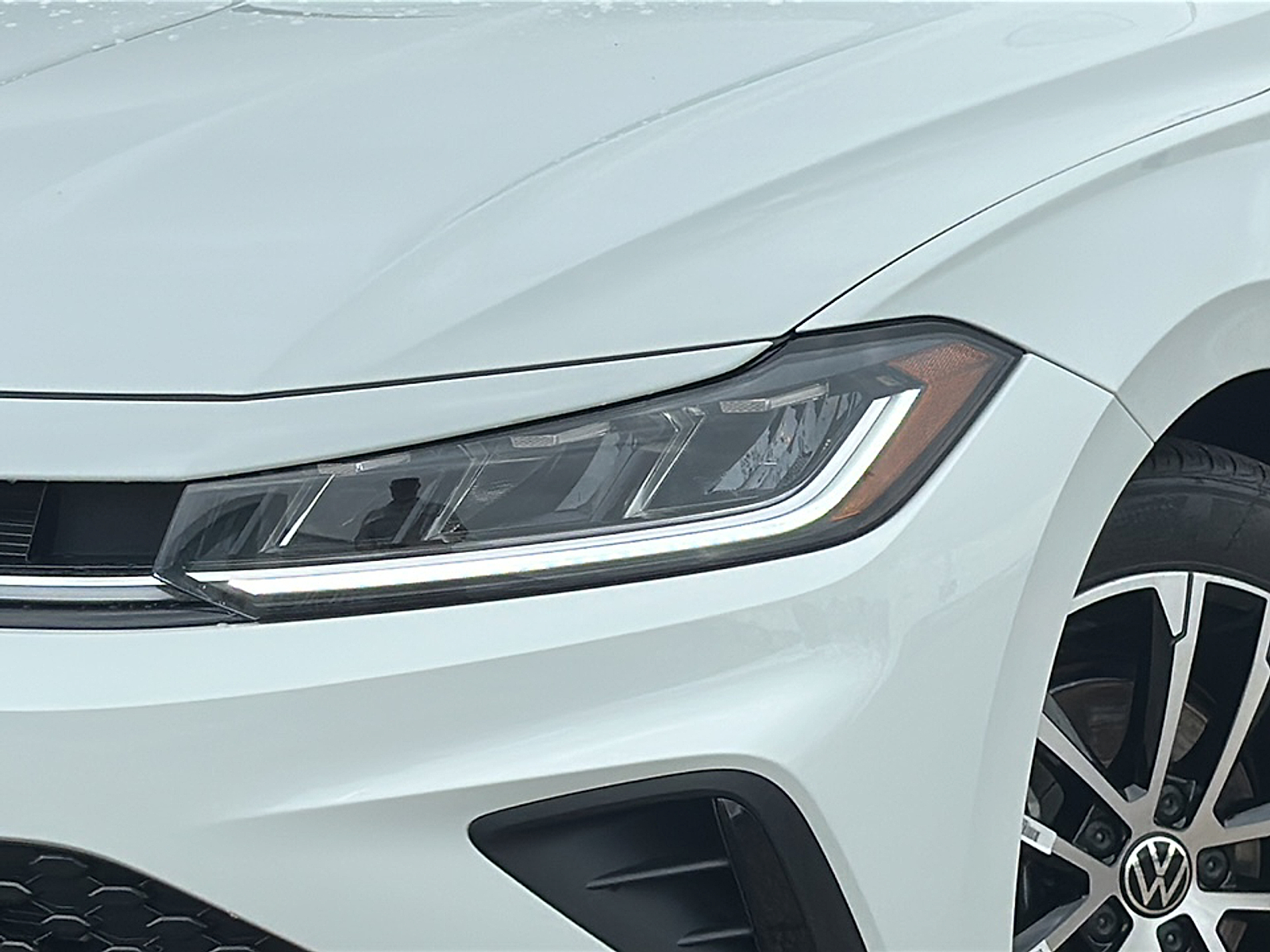 2025 Volkswagen Jetta 1.5T Sport photo 2