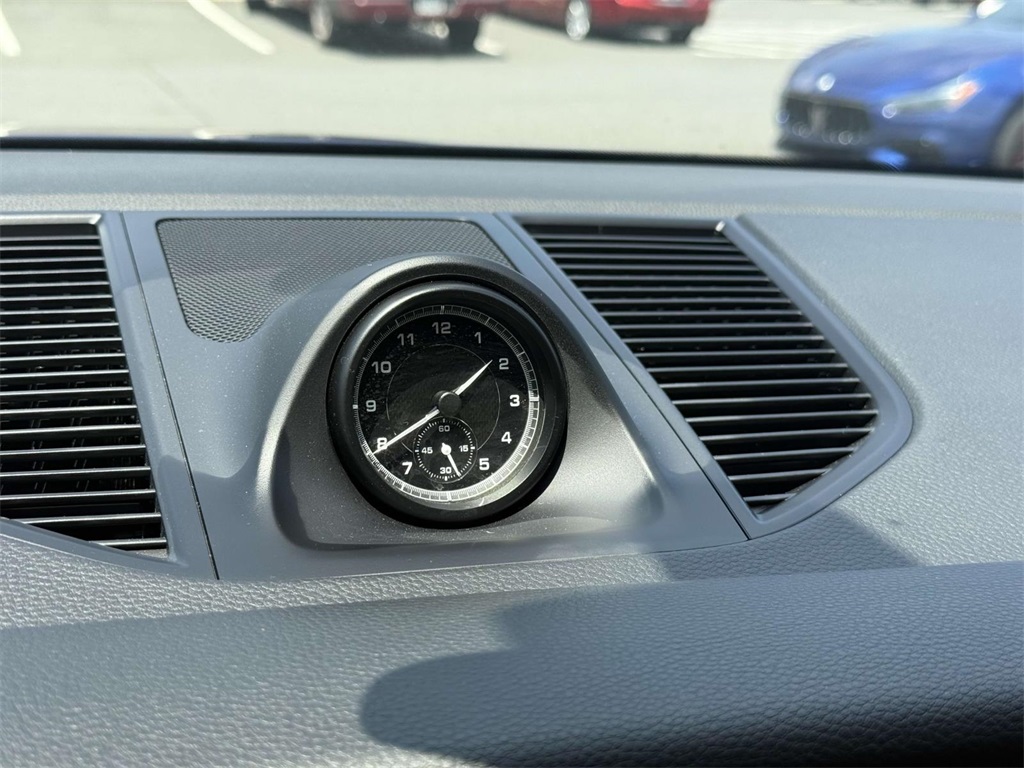 2022 Porsche Macan Base photo 22