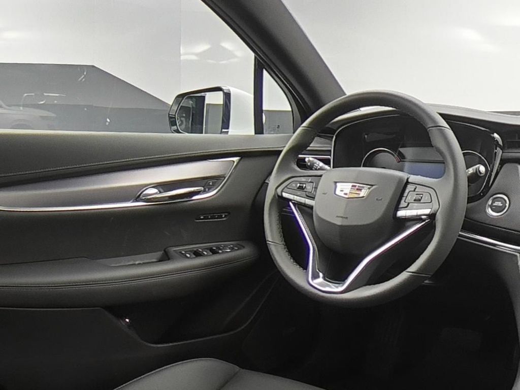 2025 Cadillac XT6 Luxury photo 8