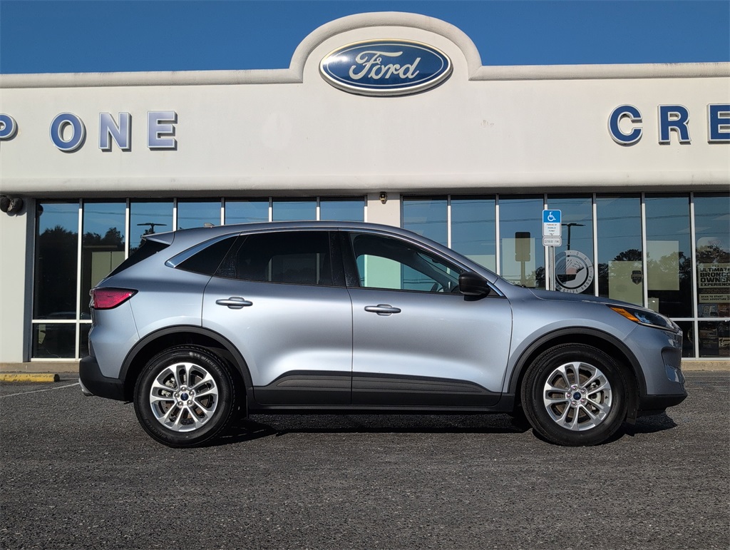 2022 Ford Escape SE photo 4