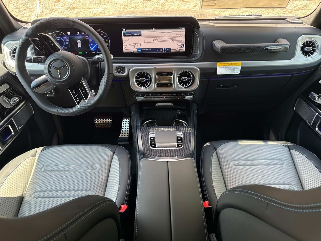 2025 Mercedes Benz G photo 12