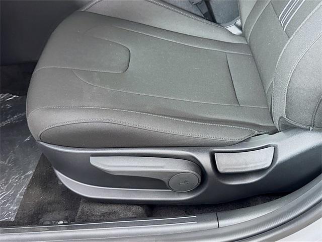2025 Hyundai Elantra SEL Sport photo 24