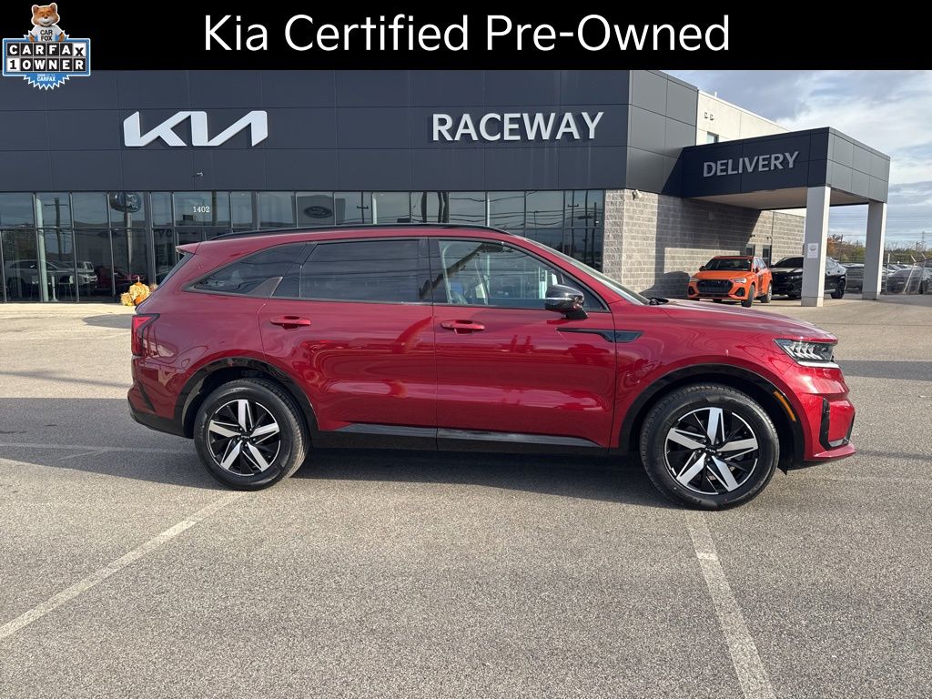 2022 Kia Sorento S's photo