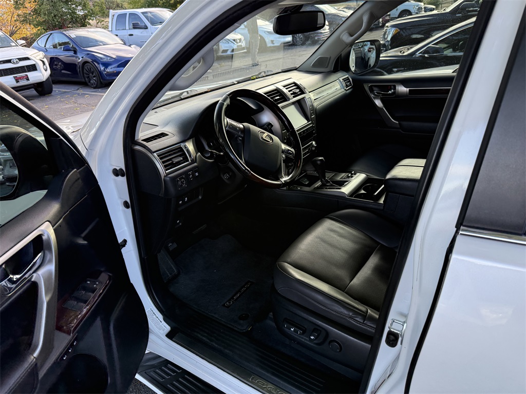 2019 Lexus GX 460 Premium photo 3