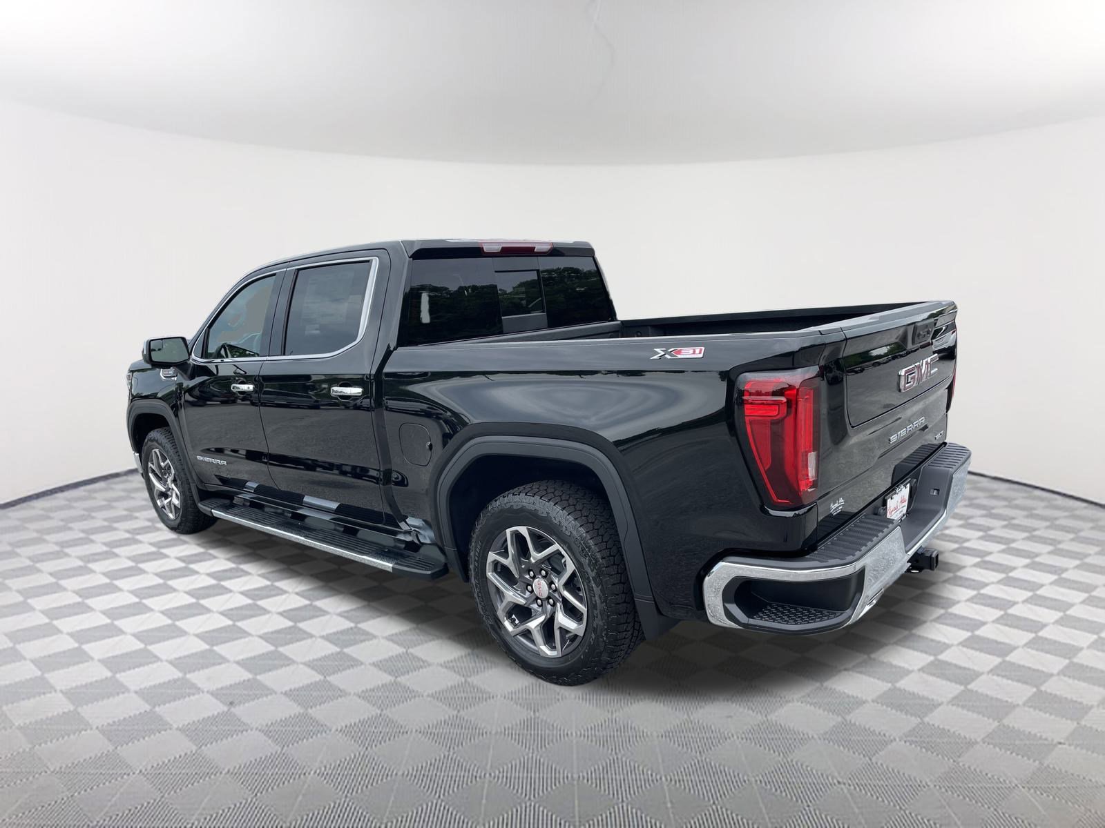 2025 Gmc Sierra 1500 SLT photo 3