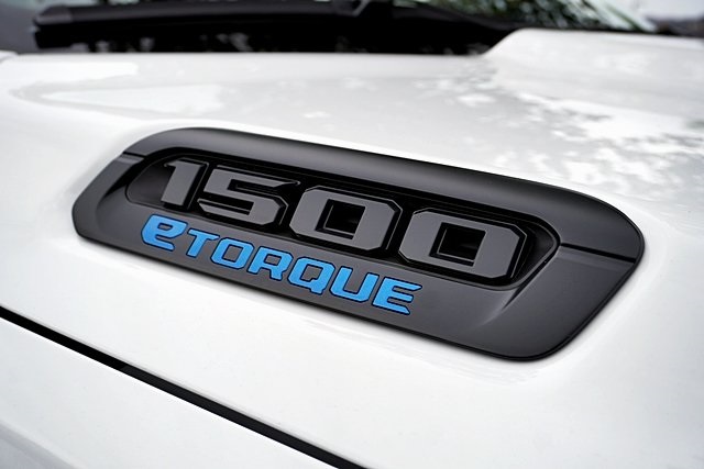 New 2026 Bright White Clear-Coat Exterior Paint RAM Big Horn/Lone Star image 13