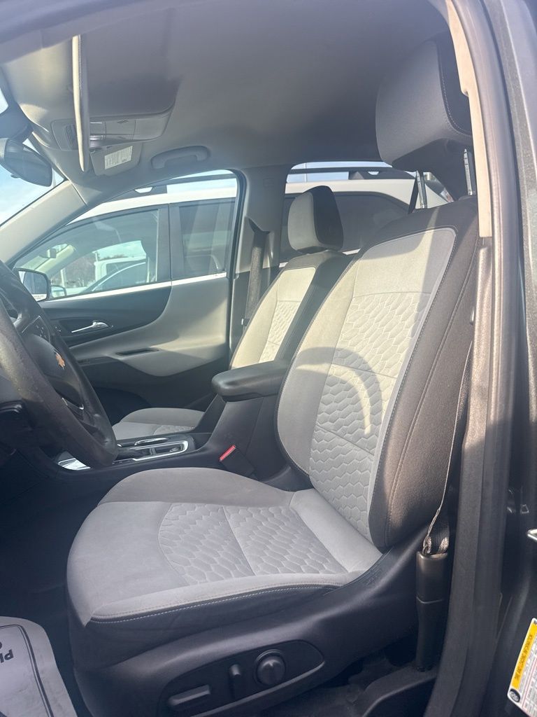 2019 Chevrolet Equinox LS photo 3