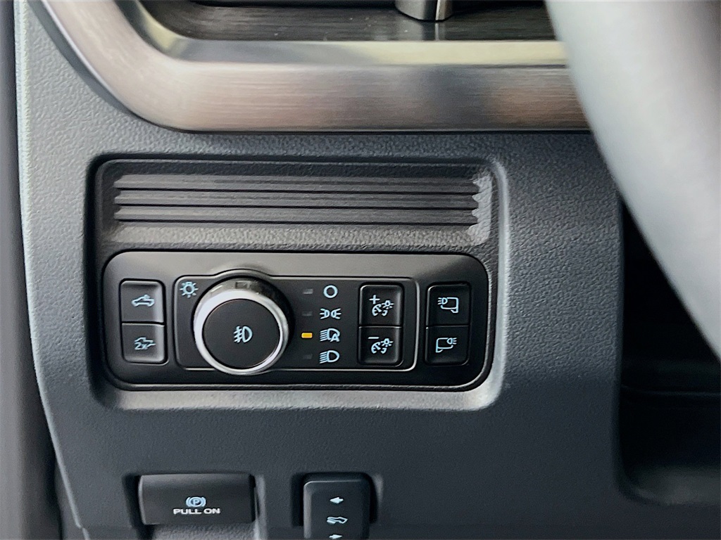 2025 Ford F-250 Lariat photo 18