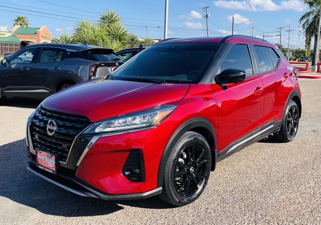 2023 Nissan Kicks SR photo 3