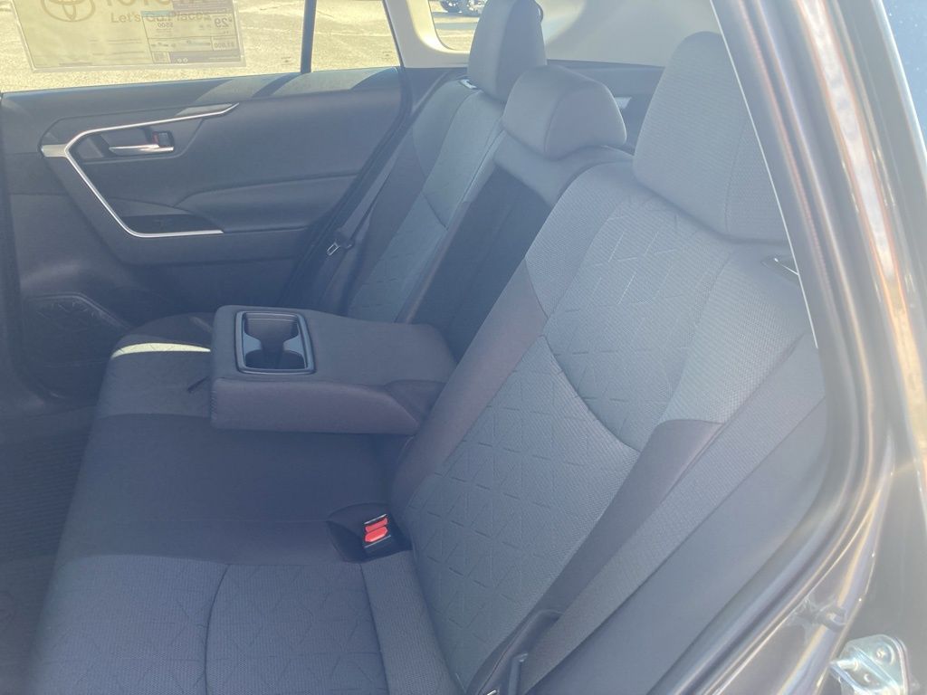 2025 Toyota RAV4 XLE photo 23
