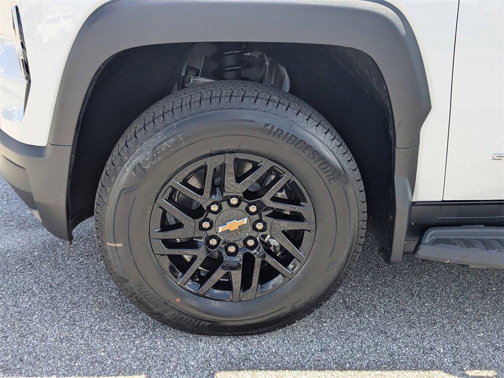 2026 Chevrolet Silverado EV photo 11
