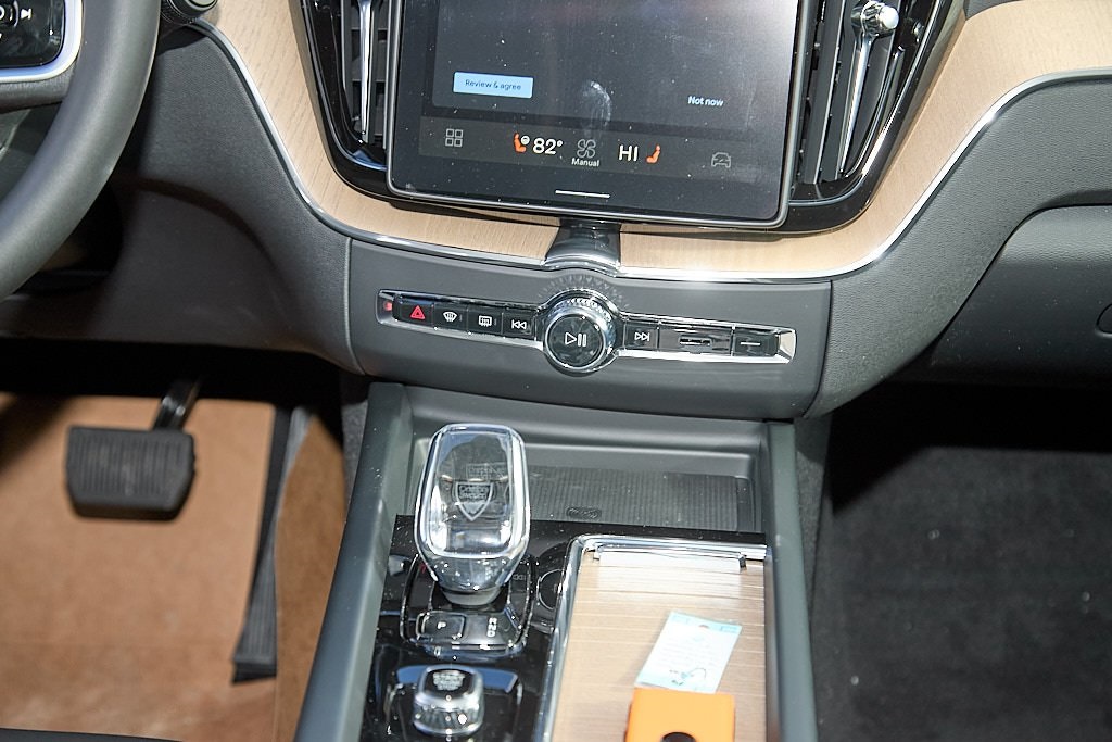 2026 VOLVO XC60 - Image 24